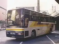 西日本鉄道社番4474/福岡22か4320(三菱ふそうP-MS729S)1991年から1993年まで運行された夜行便でムーンライト号と同様のカラーリングの夜行用車両が使用されていた