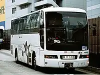 かつて運行されていたフェニックス号夜行便三菱ふそう・エアロクイーン（西工SD-Ⅱ）白夜行塗装（西日本鉄道）