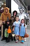 ハロウィンでのオズの魔法使いの仮装(米国・カリフォルニア)