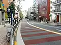 滑り止めのためのゼブラ方式の例（東京都港区・乃木坂）
