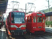 新岐阜行き電車が、徹明町行き電車に連絡（2005年3月）