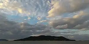 公園の北端から望む能古島（西区）