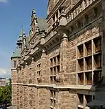 博物館の南面から西半分