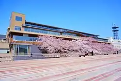能代市役所新庁舎とさくら庭