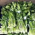 束ねて販売される野沢菜。