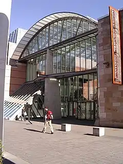 ゲルマン民族博物館の正面出入り口