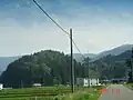 郡山市赤津より布引高原を望む。風車の建設が進む。風車完成までアクセス道路は通行止め。(平成18年6月)