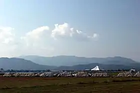福井平野より見える丹生山地(後方左が国見岳)