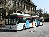 トロリーバス路線初のノンステップバス（2012年撮影）