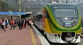 ミンドゥンサン駅に停車中のO-train