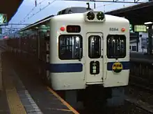 列車と同様のヘッドマークをバスにも使用した例