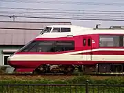 HiSE車の先頭部傾斜角は37度、運転室部分の傾斜角は50度