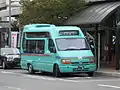 オムニノーバ・マルチライダー（ノンステップマイクロバス。他の車両と塗色が異なる）