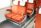 回転クロスシート車内改装後