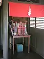 祭壇の近くにある稲荷神社の模型