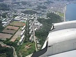 P-3C 機上から見たエンジン後部。画面左は防衛大学校