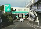 東側出口料金所へのランプウェイ。国道302号東海方面の他、知多半島道路への直接の連絡口となっている。