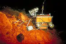 ペレ噴出口に置かれたOBO(Ocean bottom observatory)