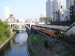 御茶ノ水橋から東の神田川