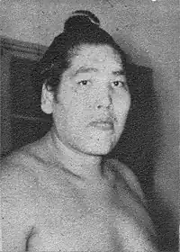 大起男右エ門、1月31日死去