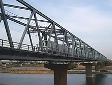 厚木 - 本厚木間の相模川橋梁を渡る1000形（2007年3月2日）