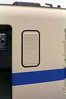クハ2450形通風グリル(外側)
