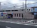 猫の耳をイメージした天窓がある、踊場駅1番出入口