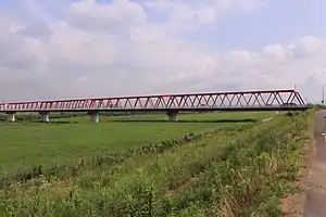 左岸の下流側から望む揖斐川に架かる岐阜県道18号大垣一宮線の大垣大橋(2017年7月13日撮影)