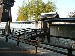 小口城の石碑と空堀
