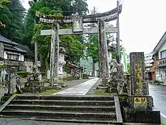 西参道鳥居と社号表