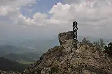 御座山の頂上