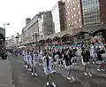 多種多様な団体が参加して行われる総踊り（朝日通交差点付近）