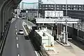 大治北ICオンランプから奥の甚目寺南ICオフランプを望む。入口出口が交互に近接配置されているのも名二環の特徴。