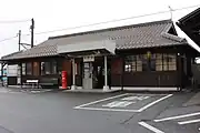 駅舎（2021年10月、改修後。別角度から）