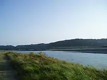 東海道の大井川における川越地点。往時は撮影地点や対岸の河原も水面下にあった。