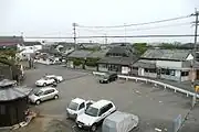 跨線橋から望む駅前