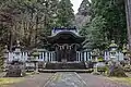 神門と本殿周囲を囲う玉垣