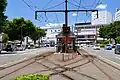 構内。背後にJR岡山駅が見える（2023年7月）