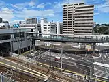 東口のペデストリアンデッキ