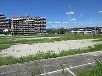 市営住宅「(仮称)五本松住宅」の建設予定地。国家公務員宿舎跡地を市が2017年3月に4億1,000万円で取得した。