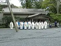 外宮火除橋前に並んだ神官