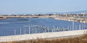 河口付近の沖端川、2022年