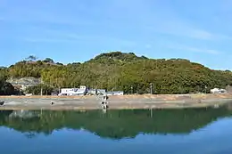 岡豊山全景南方より。手前は国分川。