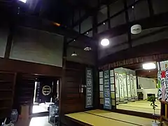 母屋の吹き抜け。