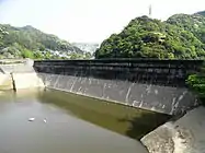 日本で3番目に完成した重力式コンクリートダム、西山ダム（西山川）旧堤体。