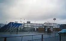 1996年のウェンブリー・パーク駅の増築部分　2004年まで使用された。