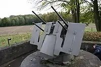 “バットウィング”増加装甲版を装着したM45銃架