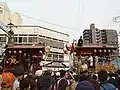 青梅大祭での山車同士の競り合い