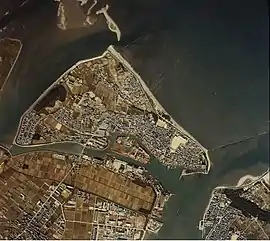 大湊(1983年) 国土交通省 国土地理院 地図・空中写真閲覧サービスの空中写真を基に作成