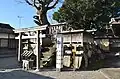 富士神社・厳島神社背後に石室が所在する。
